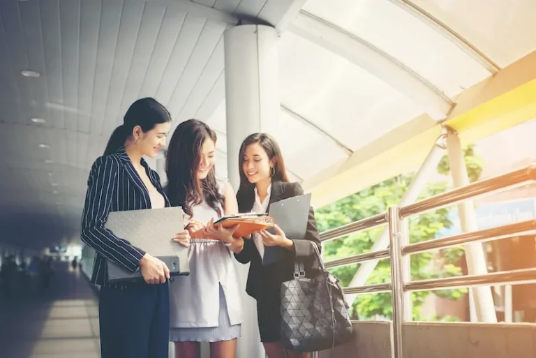 group of businesswomen discuss studying professional MBA online from UTM Malaysia